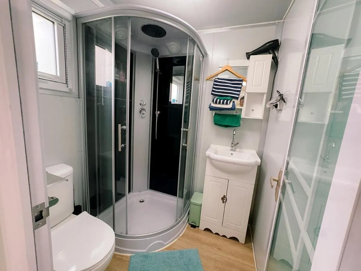Holiday home Aak Cabin - Standalone Riverfront Cabin Malanda